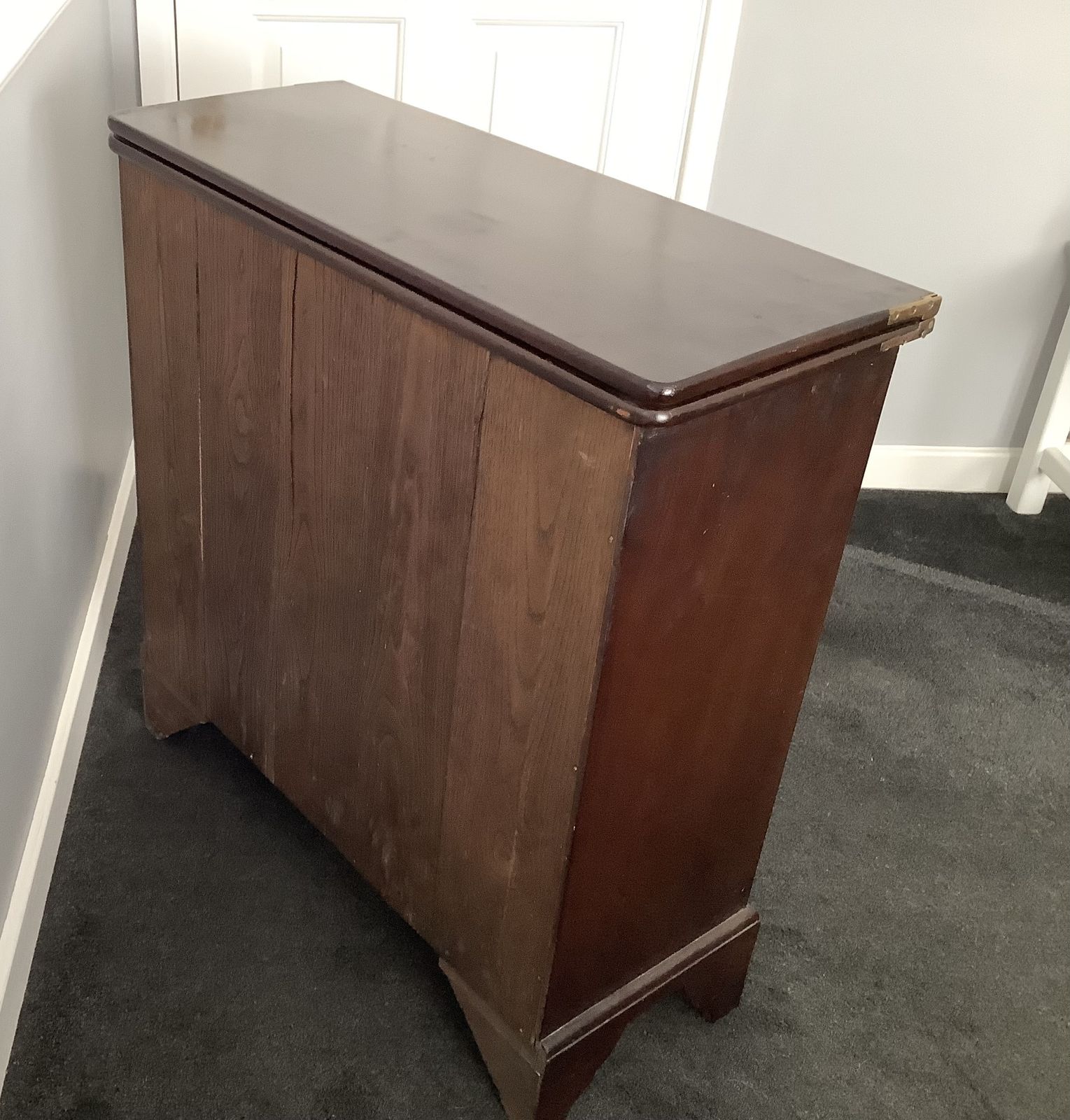 Mahogany Bachelors Chest Of 2 Over 3 Drawers In The Georgian Style. photo buy