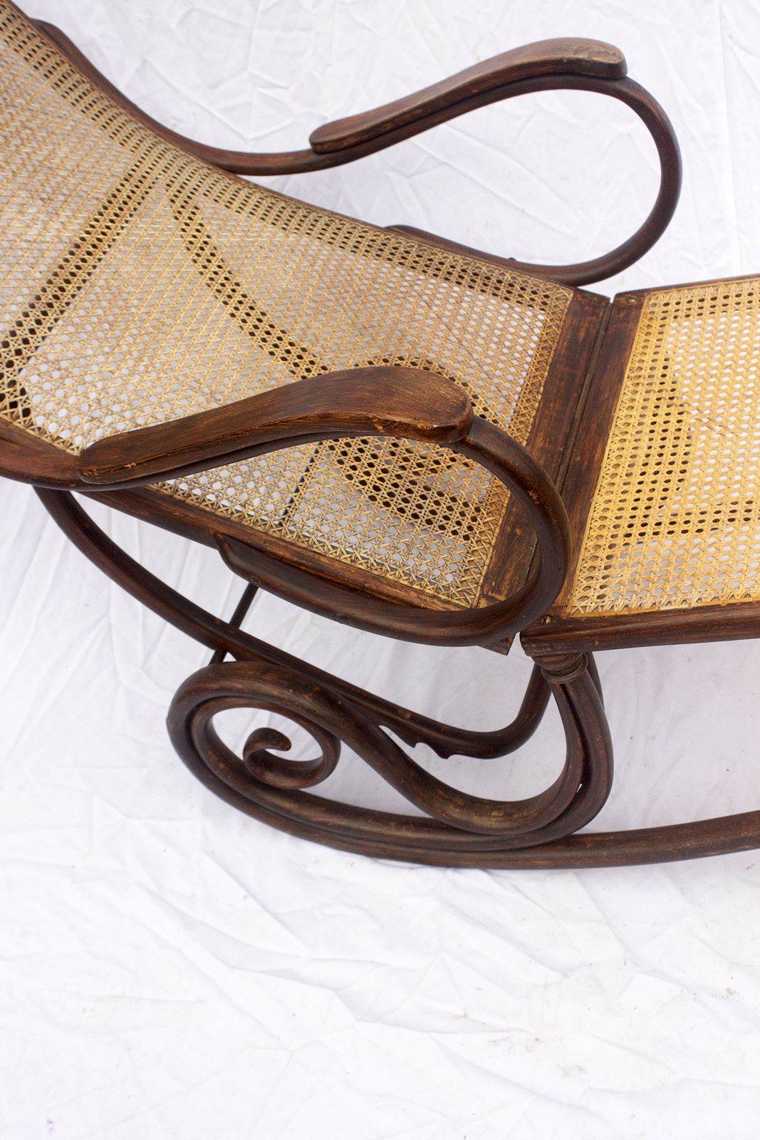 photo for sale Antique Thonet Bentwood Reclining Daybed, Vienna Ca. 1900 – Adjustable Beechwood Lounge With Wicker Seat