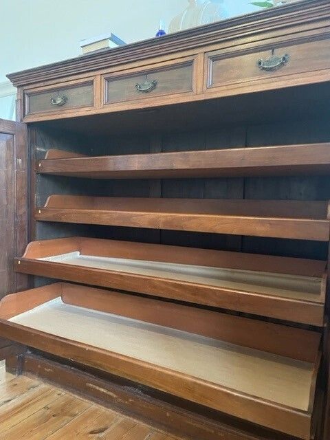 Regency Mahogany Gentleman’s Wardrobe photo vinterior