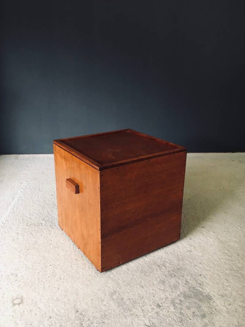 Handgemaakte Kubusvormige Bijzettafel Met Opbergruimte, België, Ca. Jaren 1950 photo furniture