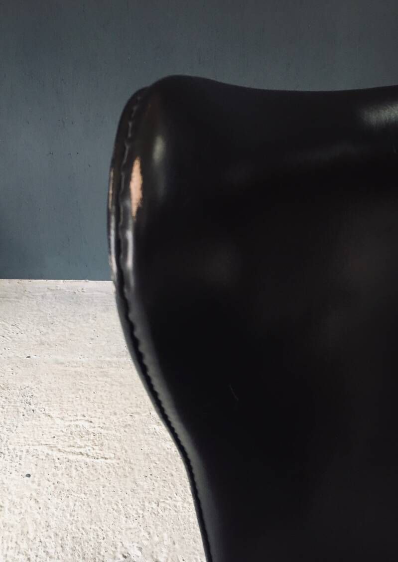 photo vinterior Mid Century Modern Scandinavische Design Leren Egg Chair Van Arne Jacobsen, Denemarken, Jaren 1970