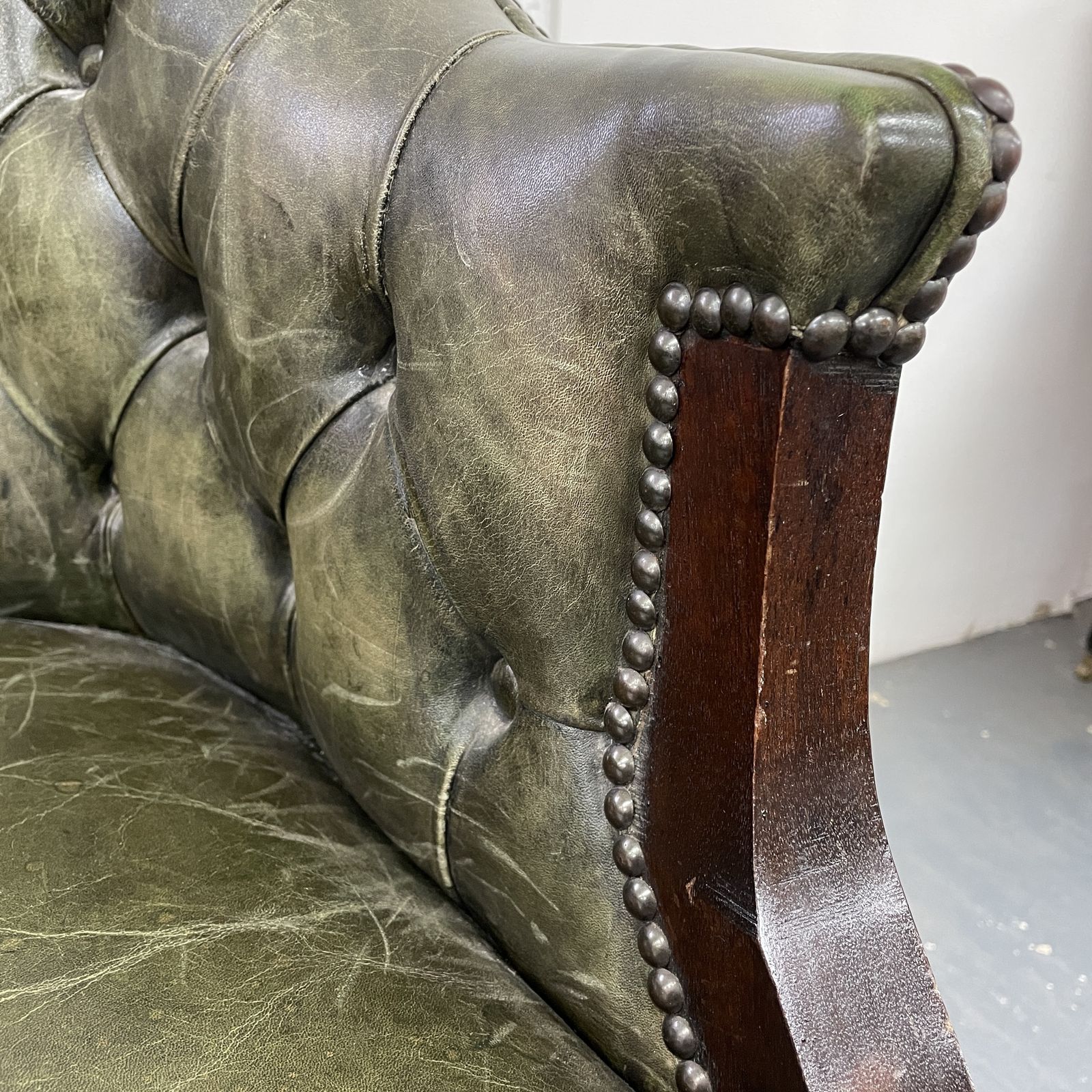 Georgian Style Dark Green Leather Buttoned Armchair photo 600.0