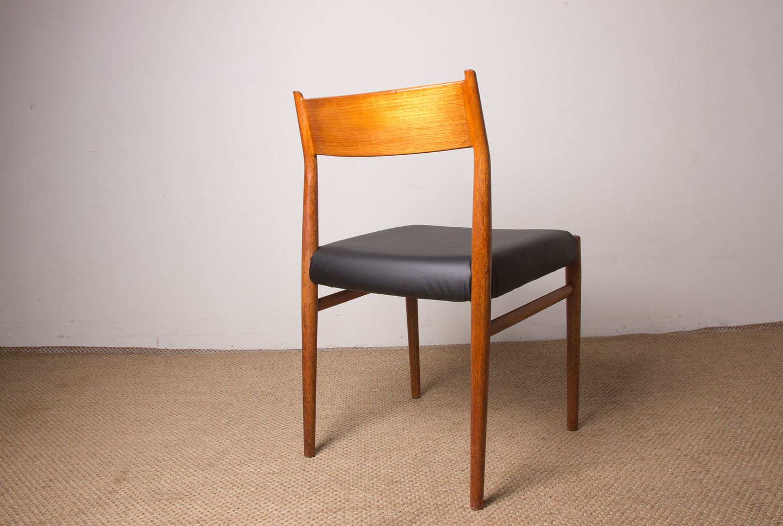 Ensemble de 6 chaises danoises en teck et skaï neuf, modèle 418, par Arne Vodder pour Sibast, 1960. photo vintage