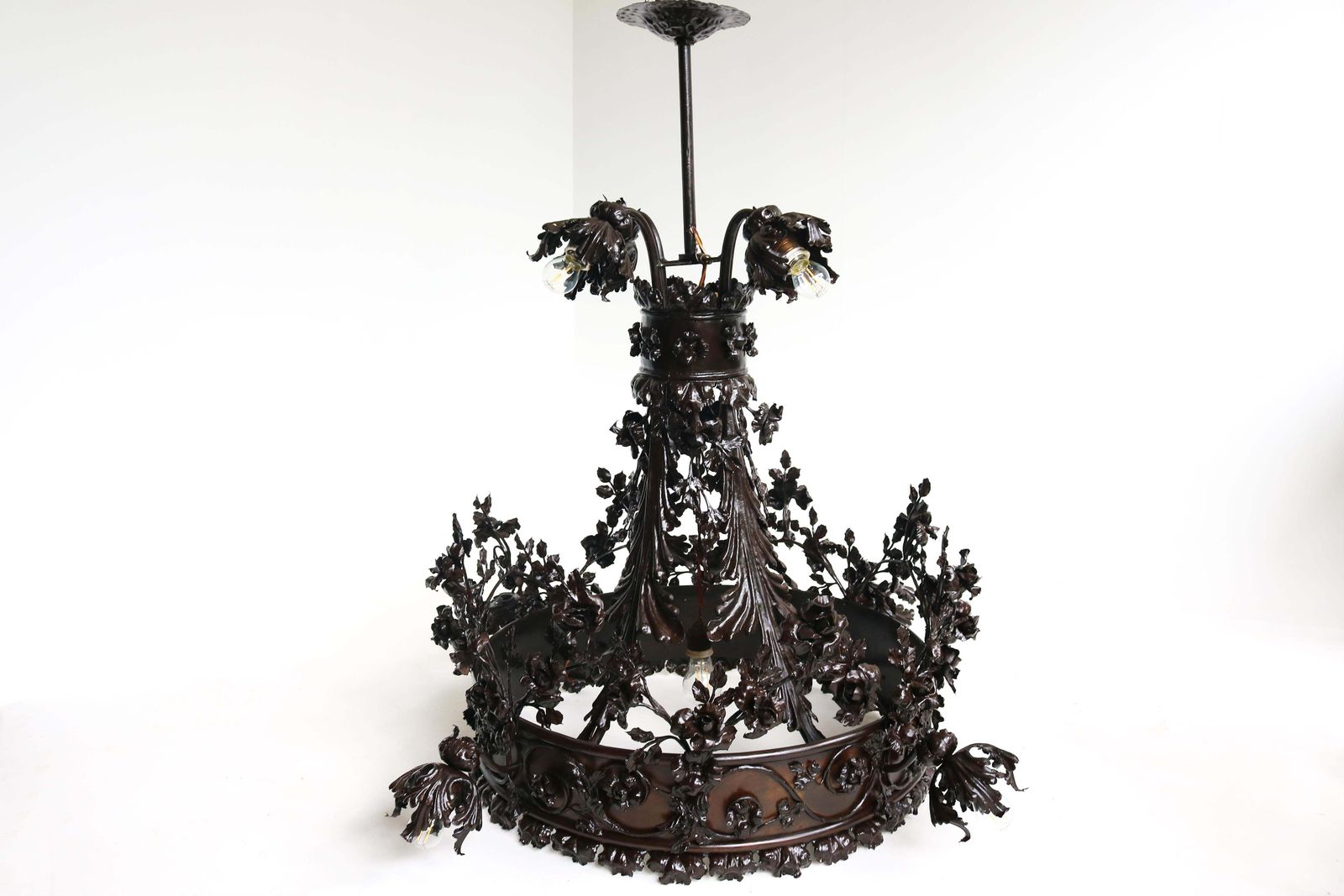 Monumentale Arts And Crafts Smeedijzeren Kroonluchter, Toegeschreven Aan Louis Van Boeckel photo furniture
