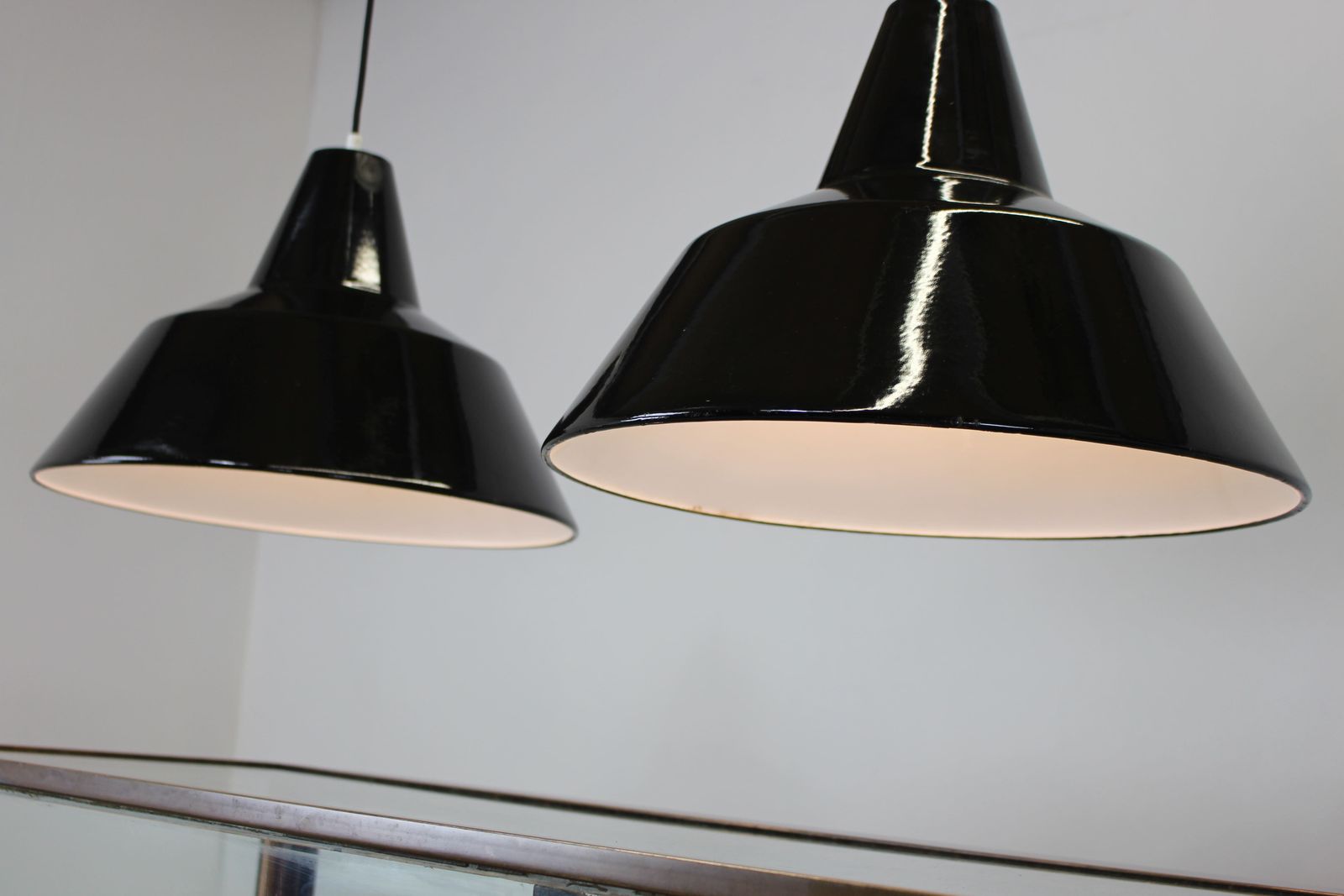 photo furniture Set Of 3 Large Mid Century Enamelled Metal Industrial Lamps