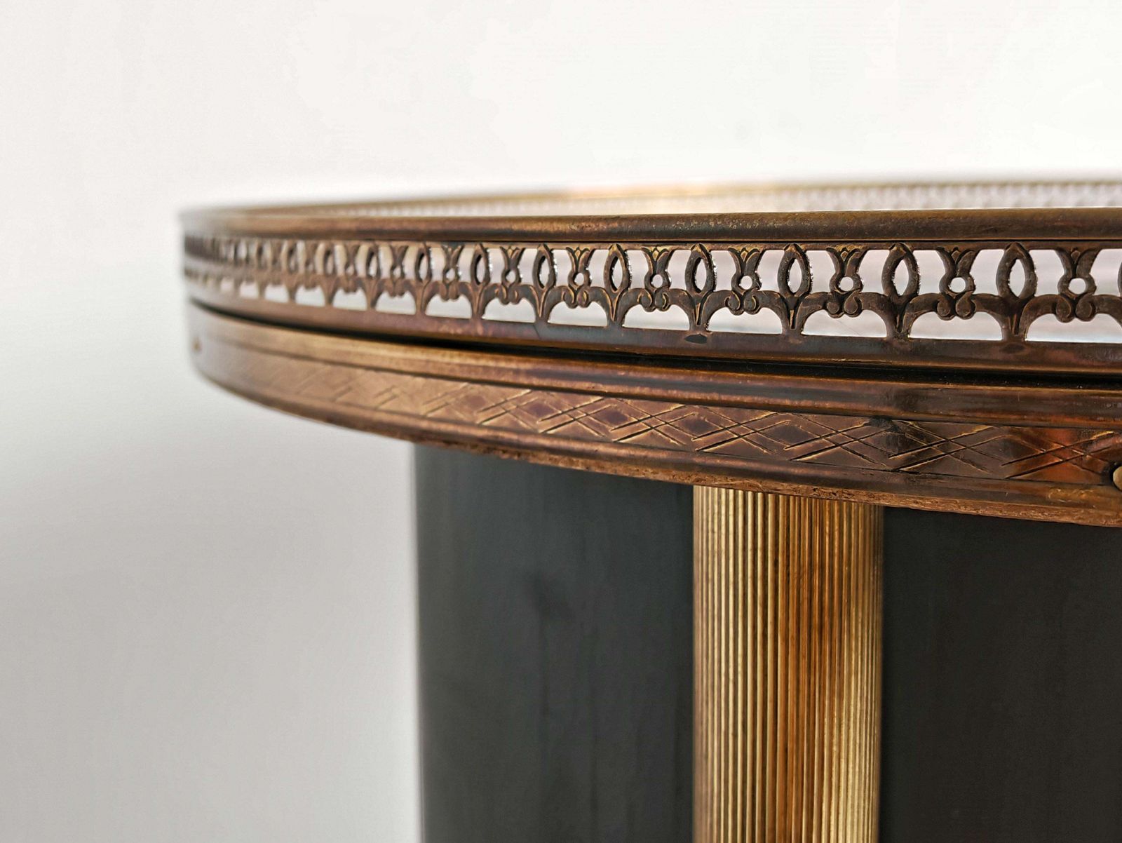 photo vinterior Round Hollywood Regency Brass Bar Cart With An Oil Painting On Top, Italy 1960s