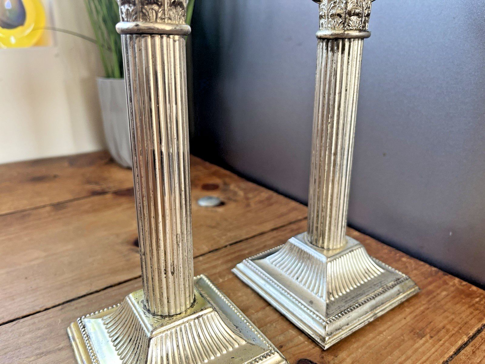 photo vinterior Pair Of 8.25" Antique Epns Corinthian Column Pillar Candlesticks Candle Holders