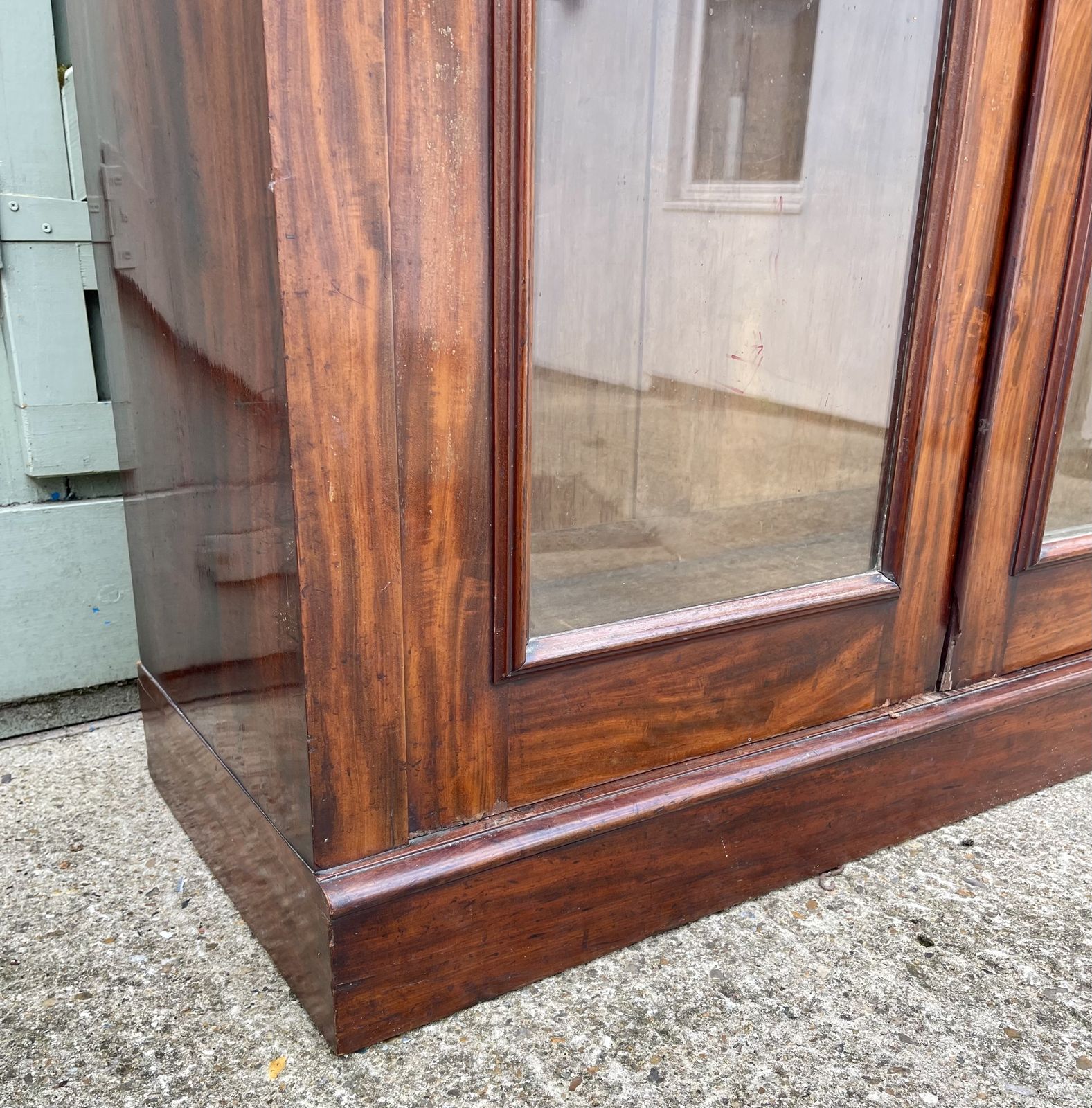 19th Century Display Cabinet, 1800s photo vinterior