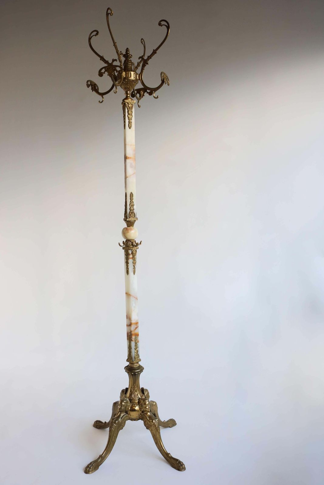 photo furniture Italian Ornate Antique Brass & Onyx Square Marble Coat Hat Rack Hall Tree Stand