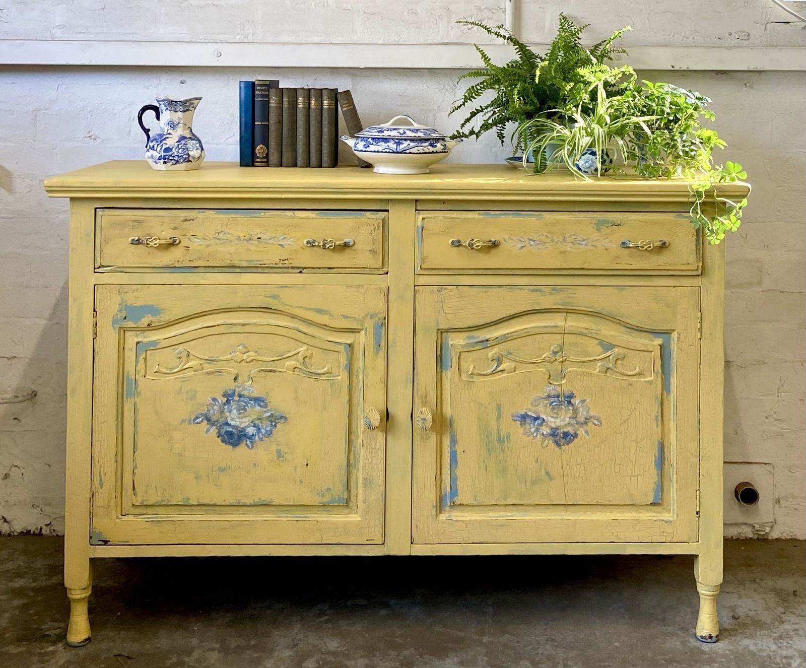 Sideboard Yellow With Blue Roses