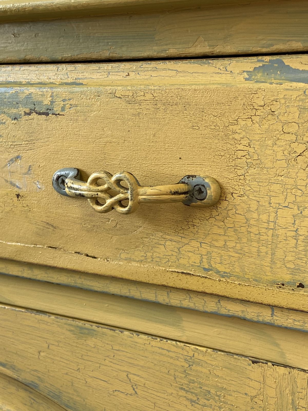 Sideboard Yellow With Blue Roses photo 475.0