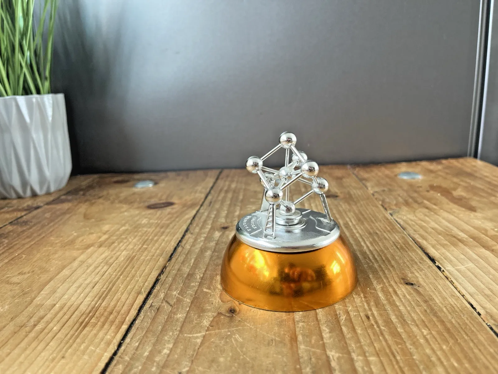 Vintage Worlds Fair Atomium Brussels Atomic Space Age Molecule Desk Paperweight photo Home Decor