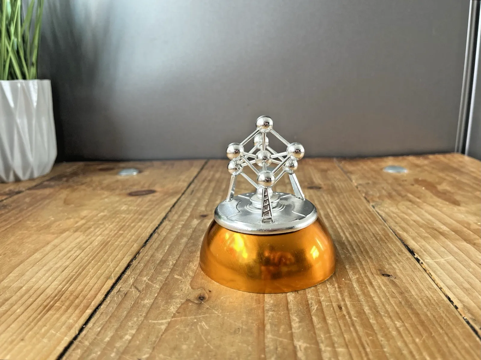 Vintage Worlds Fair Atomium Brussels Atomic Space Age Molecule Desk Paperweight photo 55.0
