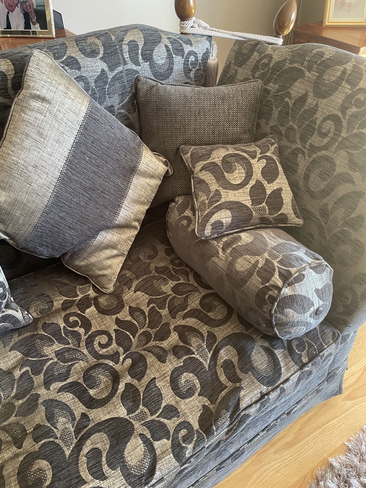 Traditional Knole Style 3piece Sofa Inc Love Seat photo furniture