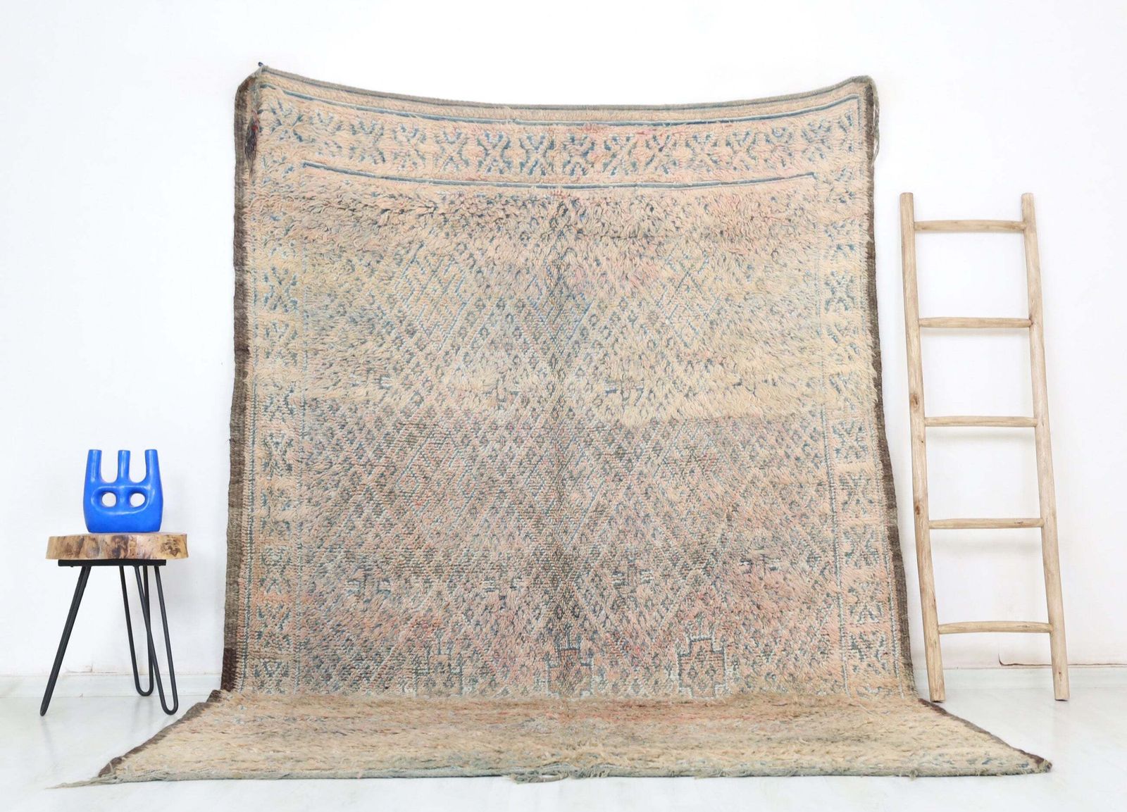 Hennuba Vintage Moroccan Rug 6'7" X 8'9"