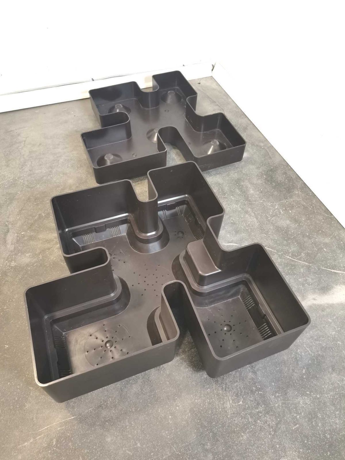 photo furniture Vastill Dark Brown Plastic Planter By Michael Mccann, 1970s