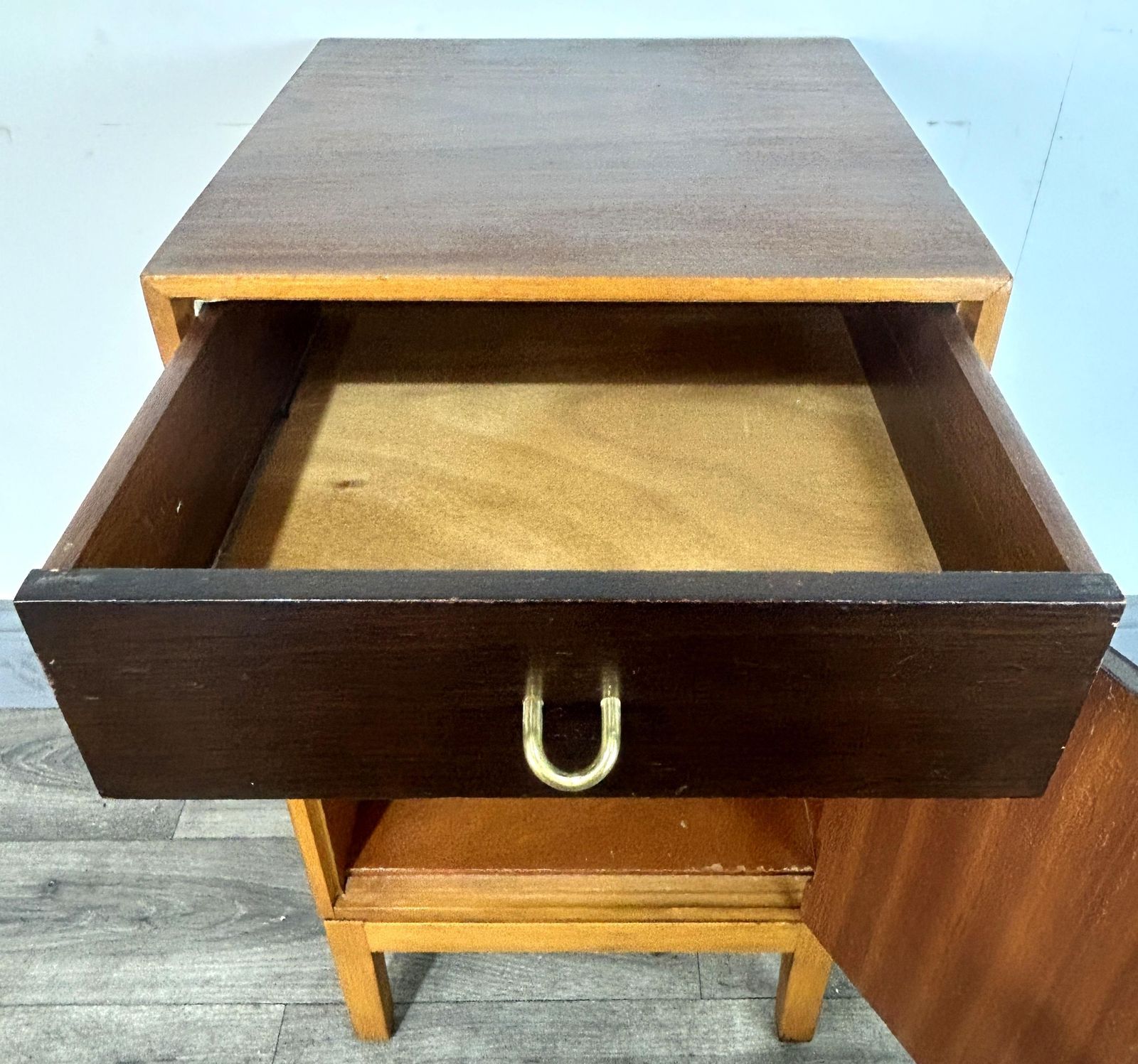 Stylish Mid Century Walnut Bedside Cabinet John/Sylvia Reid Stag 1950's/60's photo vinterior