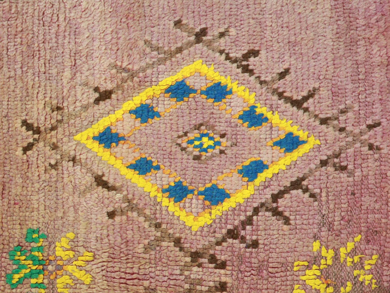 photo furniture Tililla Vintage Moroccan Rug 4'6" X10'3"