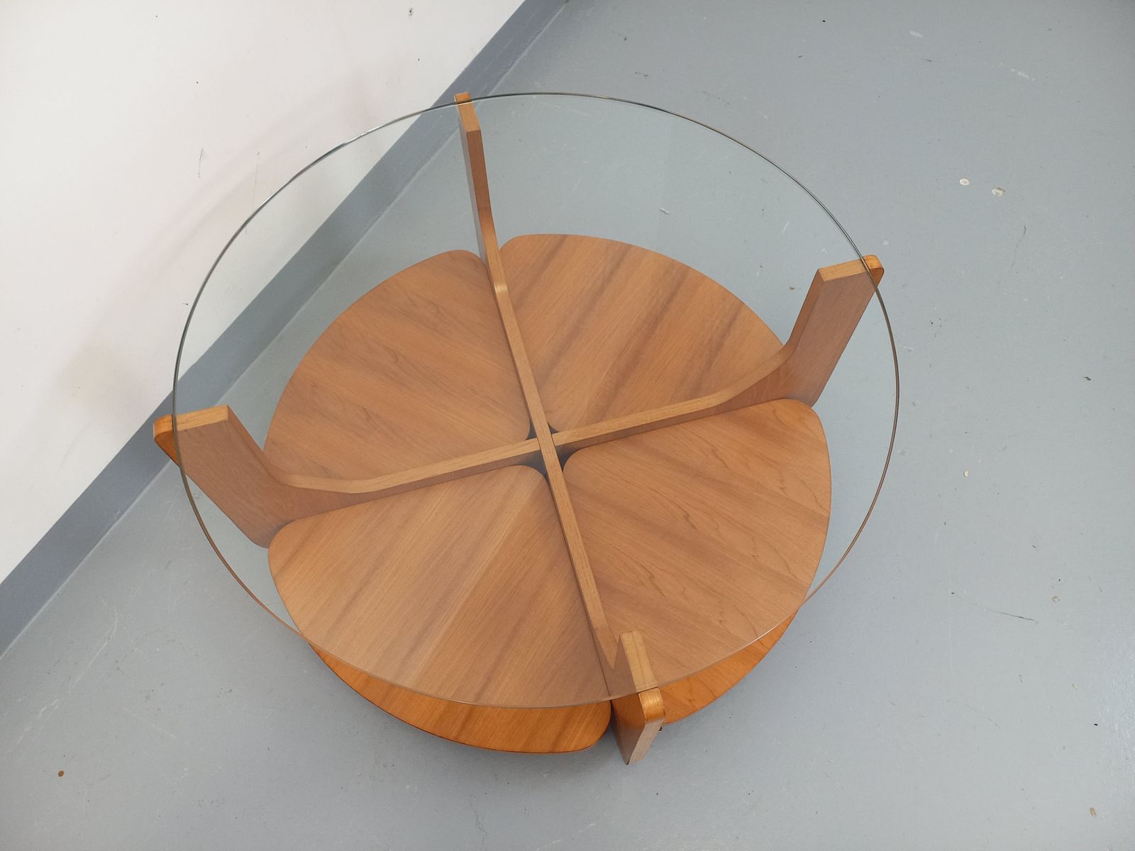 Hugues Poignant Round Coffee Table In Teak And Glass photo 1801.0