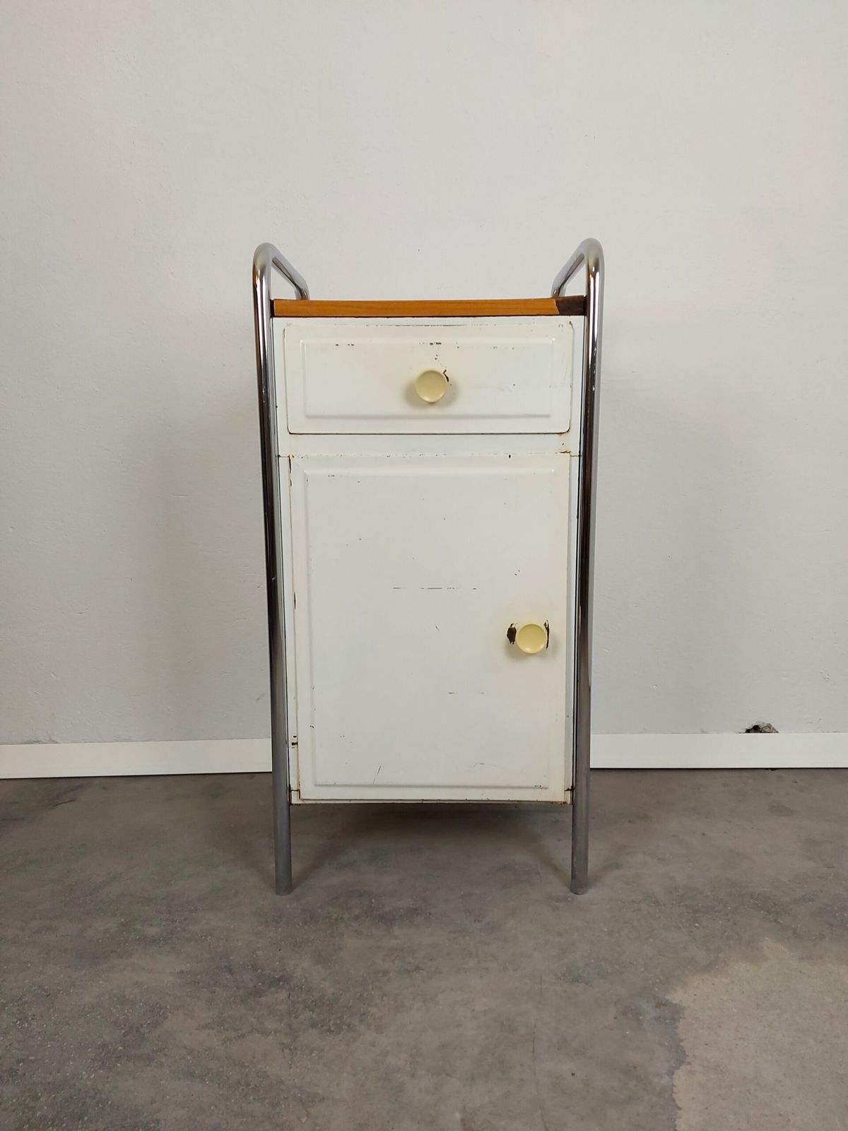 Vintage Cabinet, 1970s photo vinterior