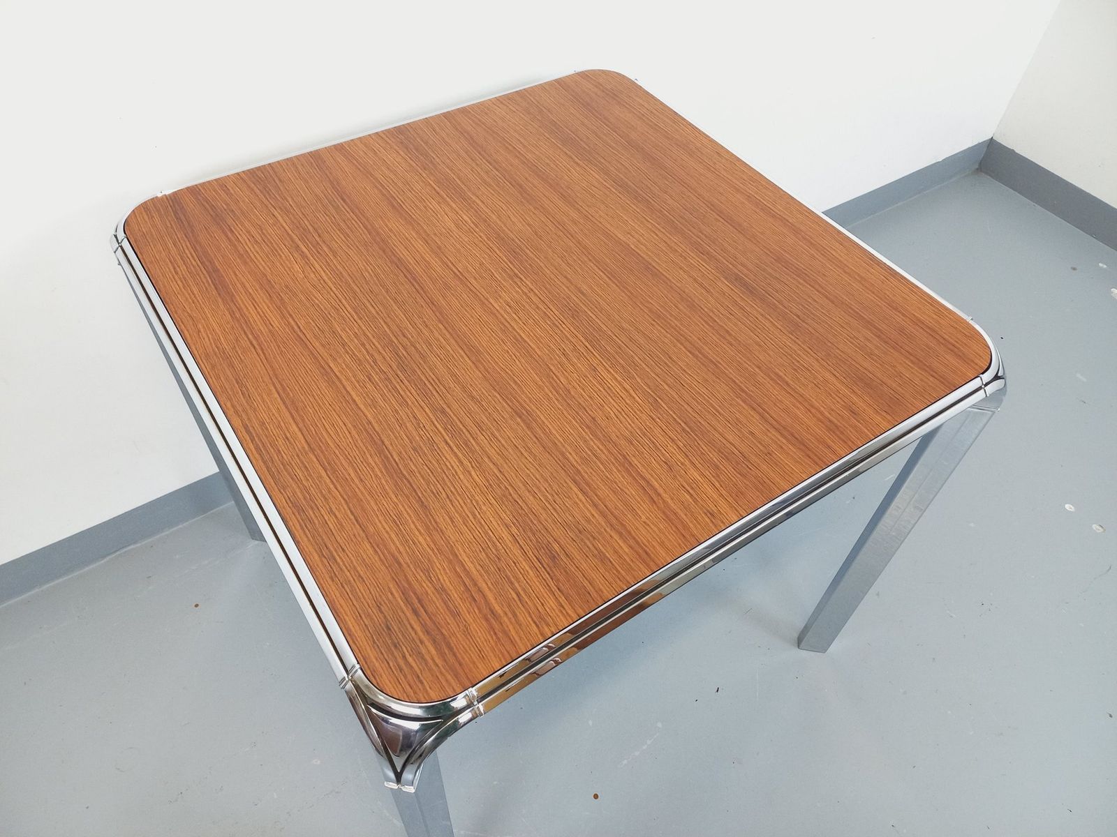 Pierre Paulin Square Table In Rosewood And Chrome Metal photo 8287.0