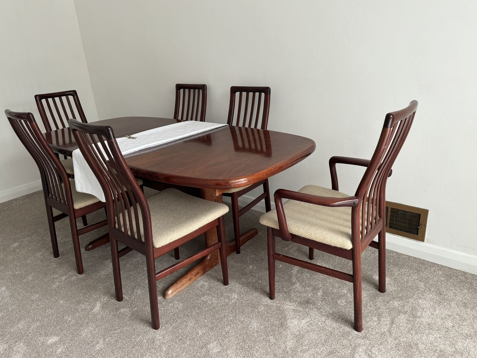 Skovby Danish Rosewood Extending Table, Length 135cm 185cm 235cm4 Chairs And 2 Armchairs