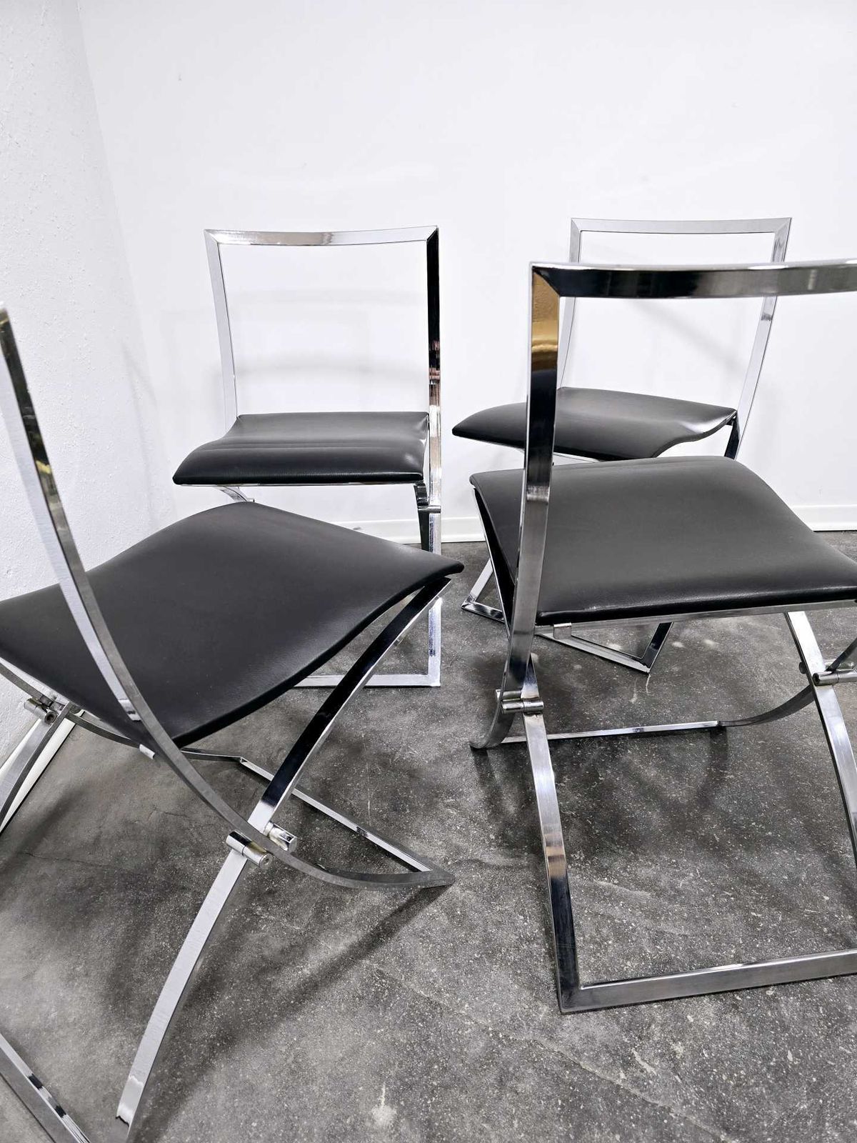 photo vintage Marcello Cuneo, Model “Luisa”, 1970s Set Of 4 Dining Chairs