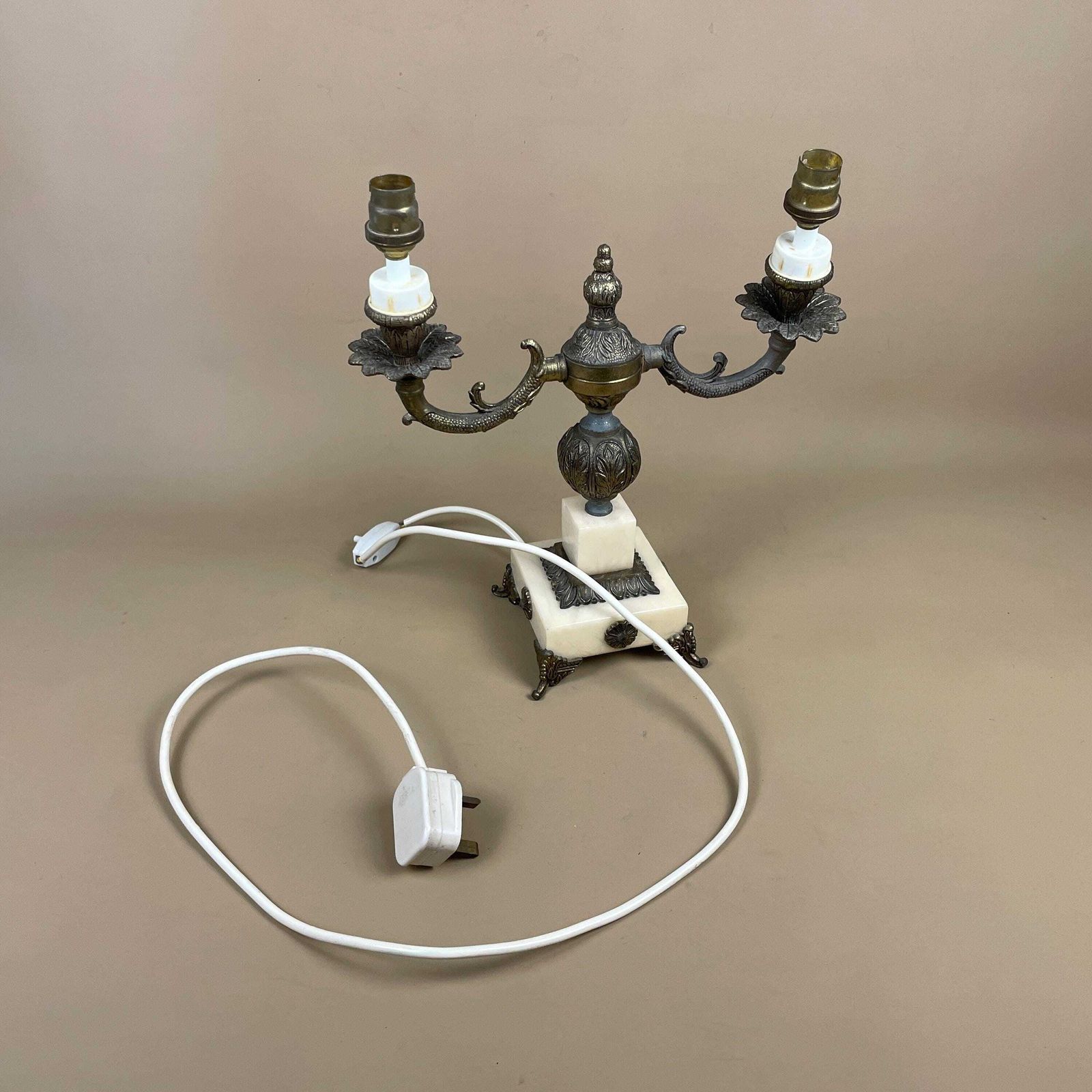 photo furniture Antique Onyx Marble Lamp Light Brass Metal Gold Ornate Vintage Square Base Feet Marbled Cream Natural Classic 2 Arms Bulbs Candelabra