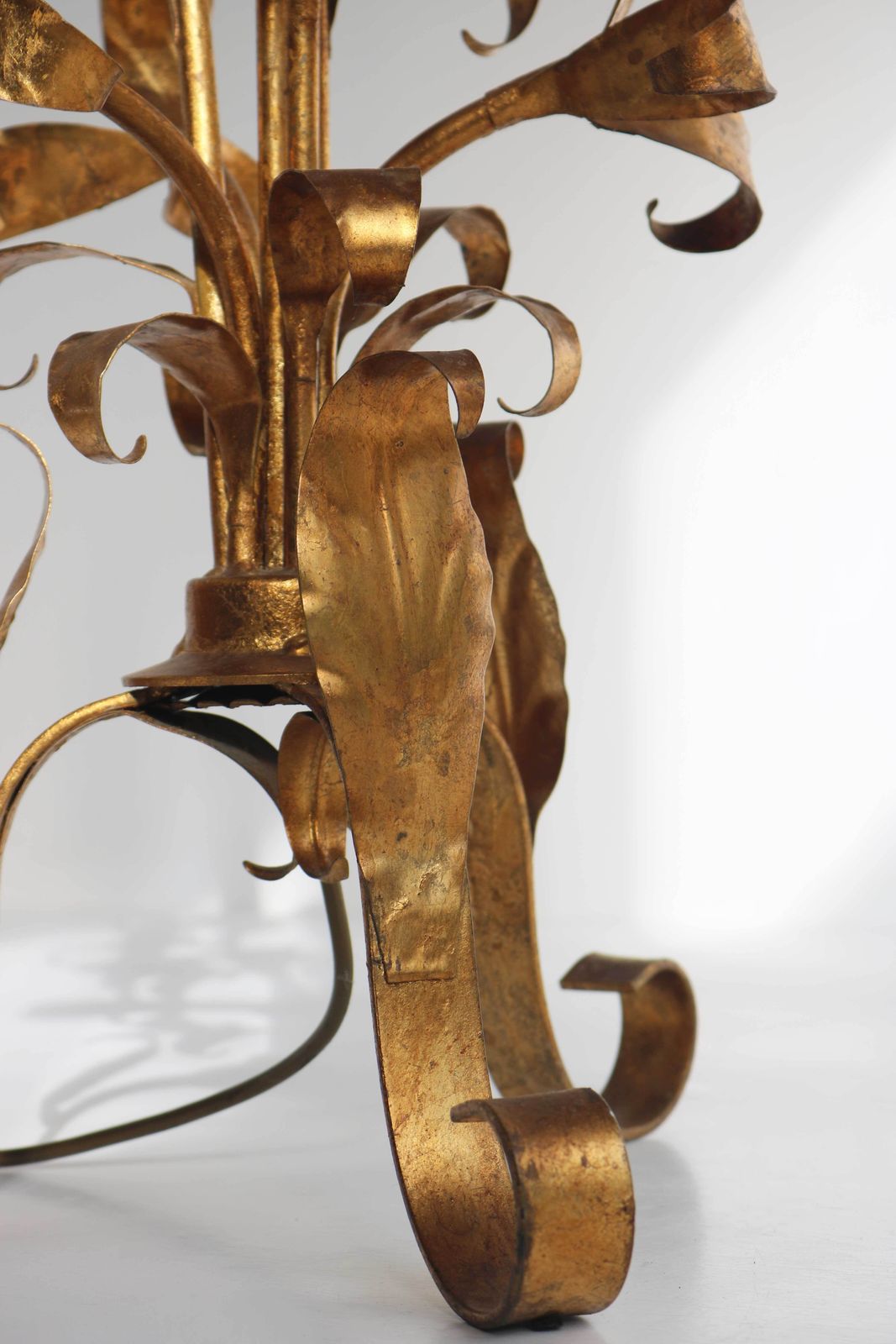 Lighting Gilded Metal Italian Tole Florentine Hand Crafted Floral Table Or Floor Lamp Attributed Hans Kögl, Germany 1970 Candelabra Hollywood Regency photo