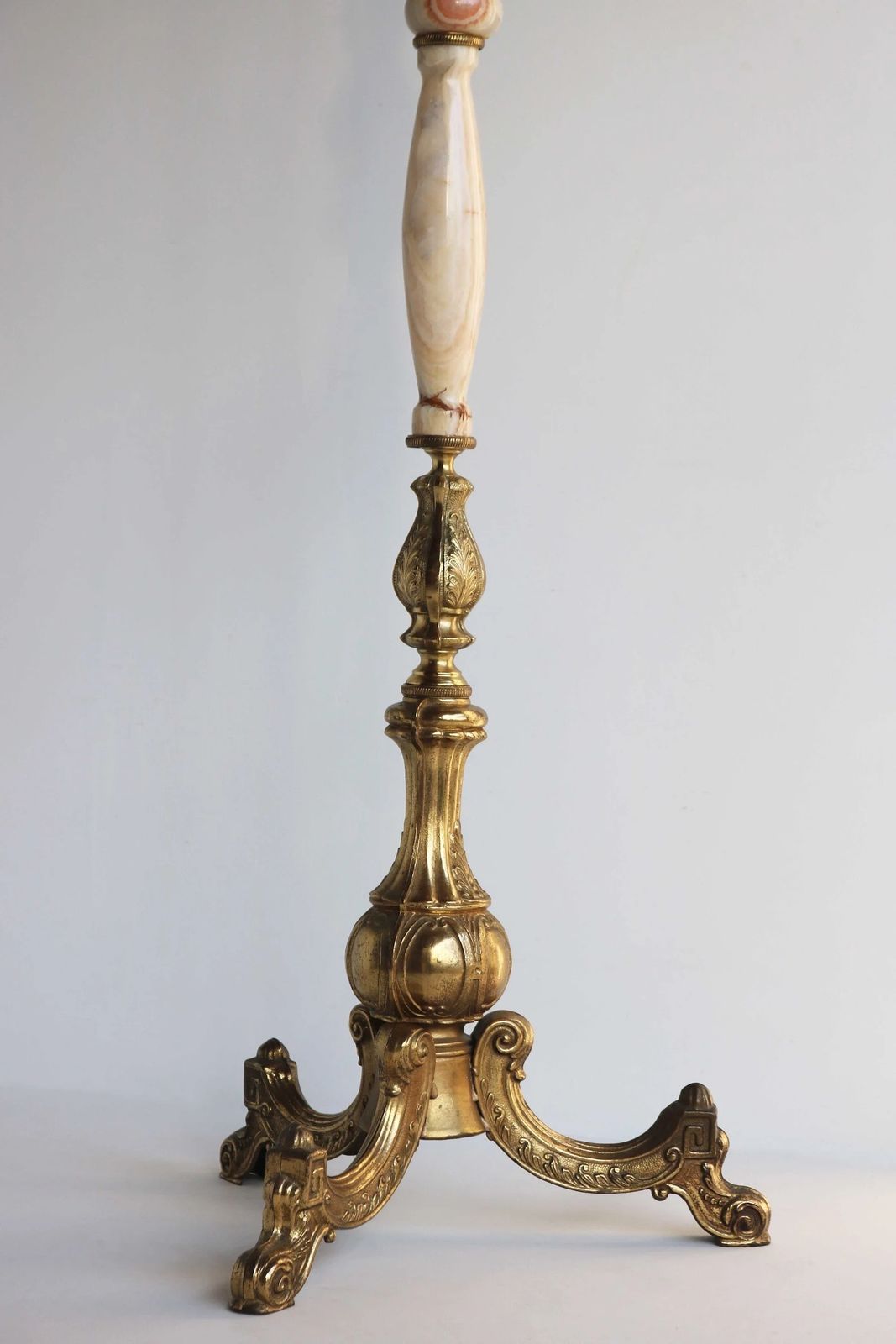 Italian Ornate Brass & Round Onyx Marble Coat Hat Rack Hall Tree Floor Stand Hollywood Regengy Vintage Eyecatcher Classic 1950 1960 photo 2242.0