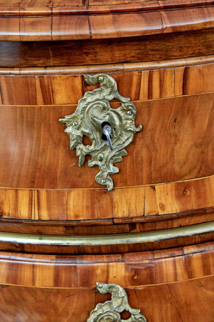 Early 19th Century Inlaid Walnut Rococo Bombe Chest Of Drawers photo 5995.0