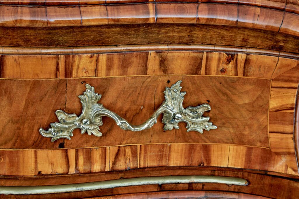Early 19th Century Inlaid Walnut Rococo Bombe Chest Of Drawers photo vinterior