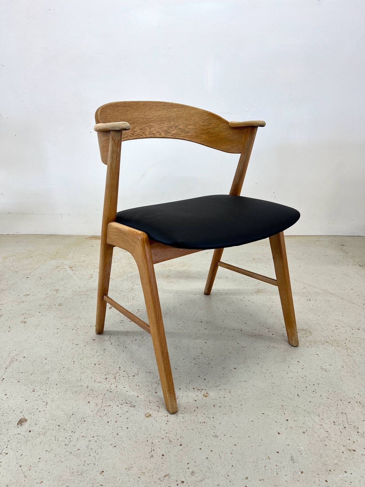 1259.0 Kai Kristiansen Model 32 Dining Chairs, Korup Møbelfabrik. photo