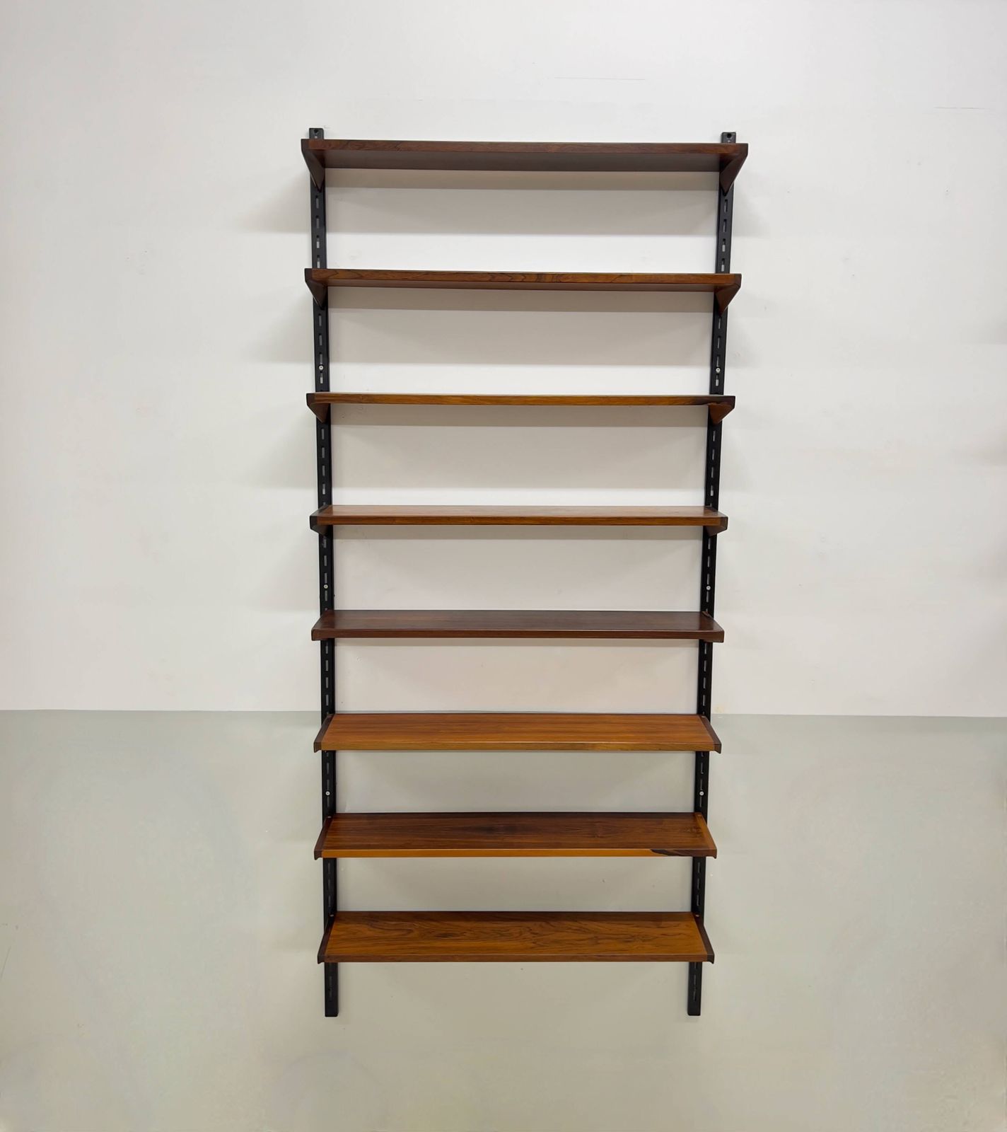 photo vinterior Kai Kristiansen Rosewood Shelving System, Felballes Møbler.