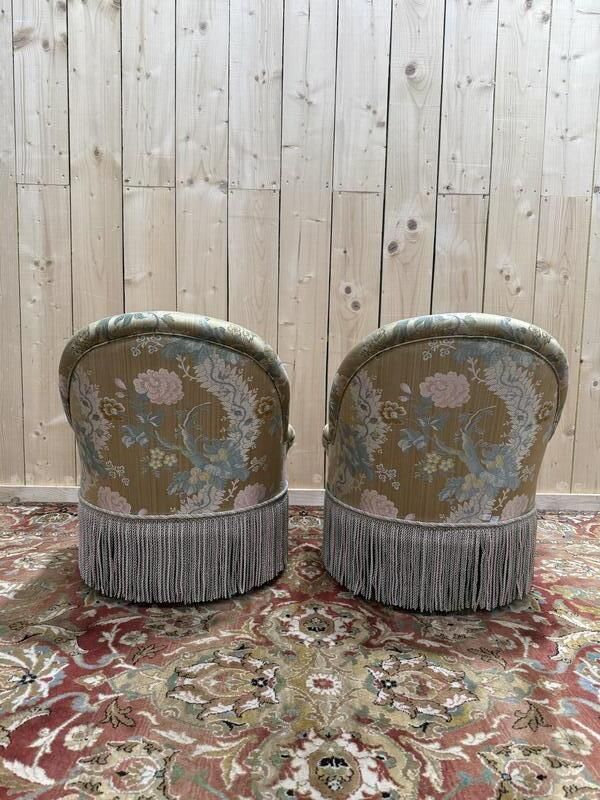 Paire De Fauteuils Crapaud De Style Napoléon III En Soierie photo for sale