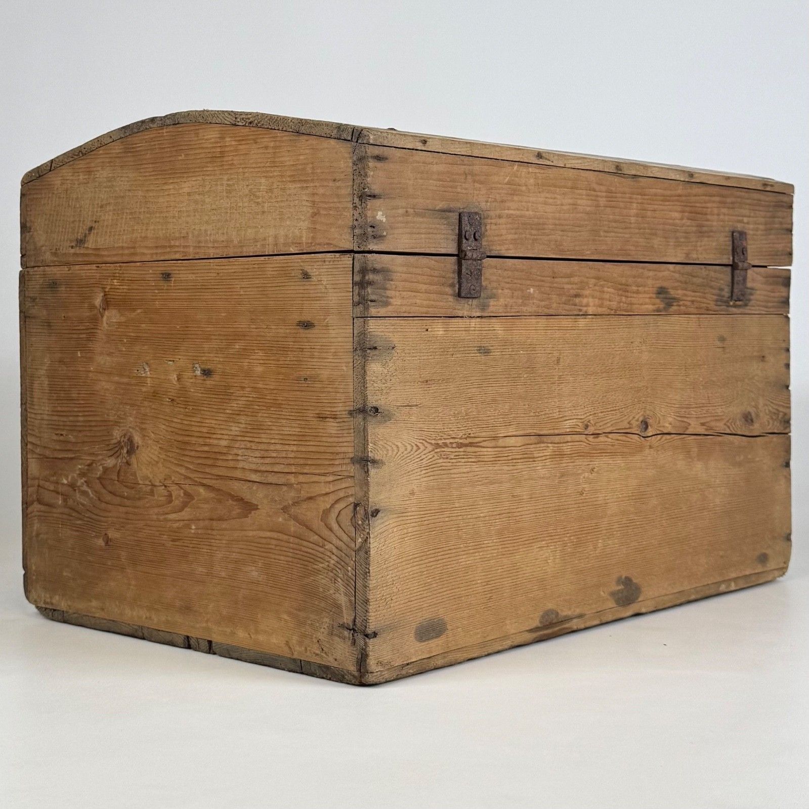 Antique 19th Century Rustic Dome Top Trunk In Pine photo Furniture