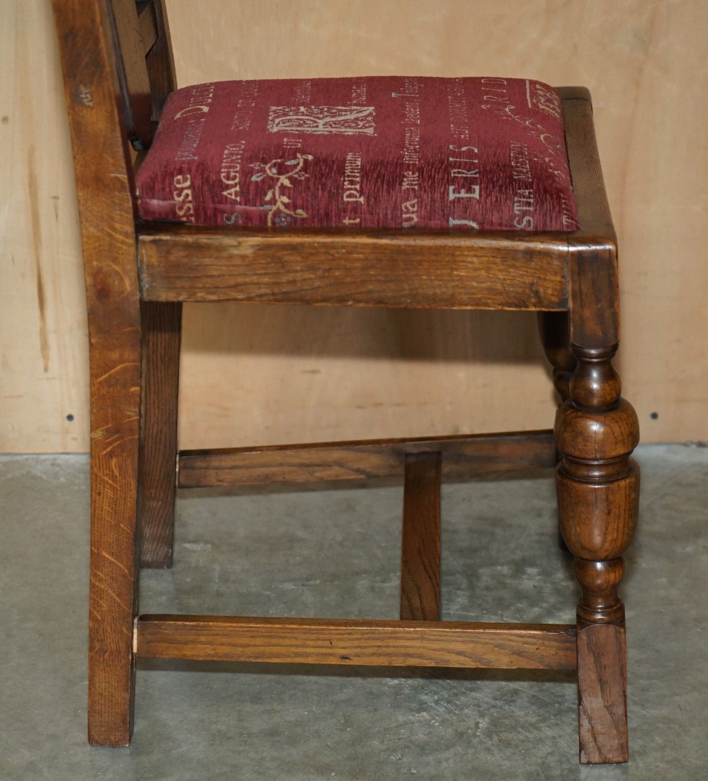 photo vintage Pair Of English Oak Art Deco Hall Chairs With Latin Inscribed Seat Upholstery