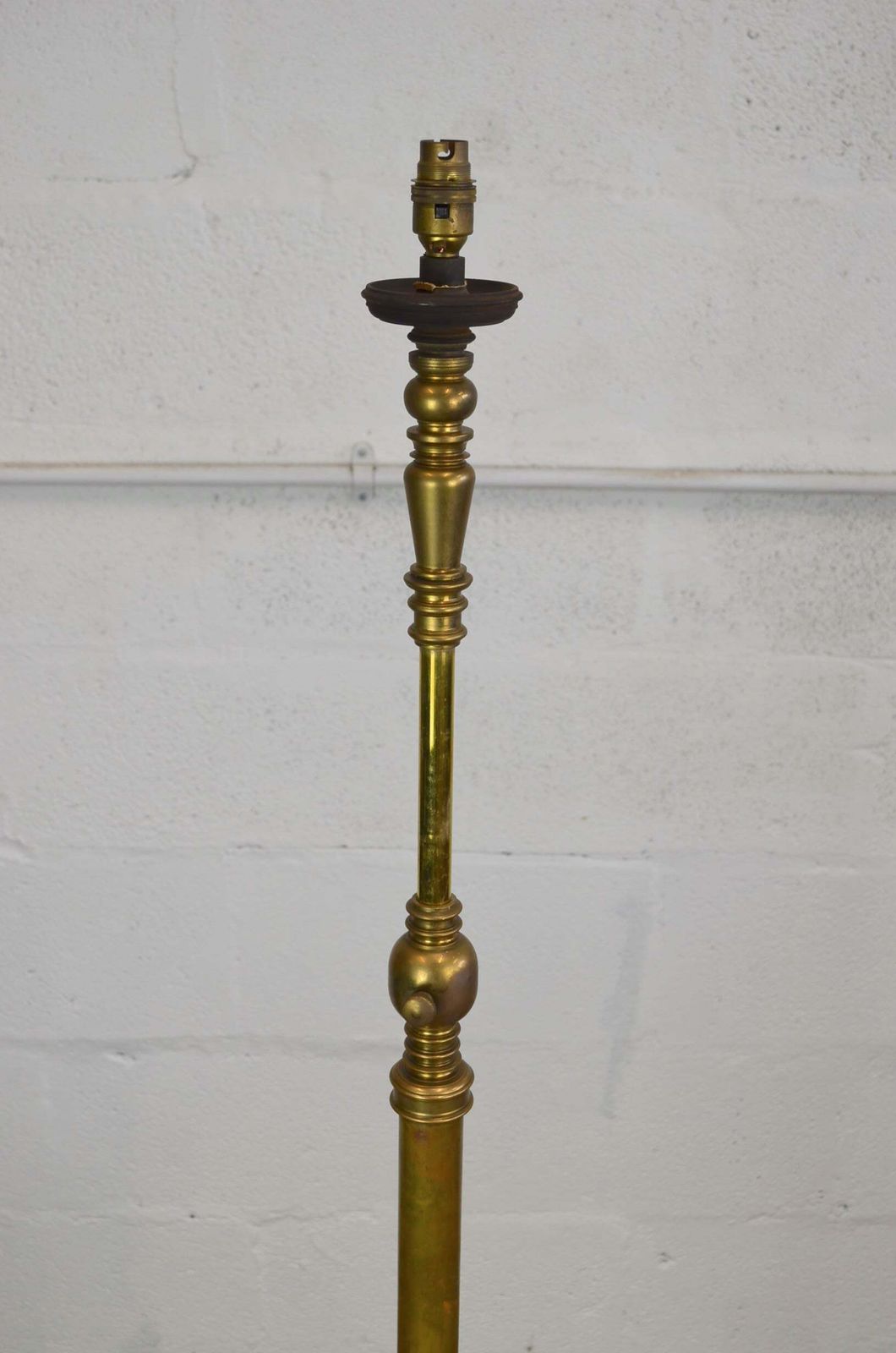 An Edwardian Brass & Iron Telescopic Standard Lamp photo buy