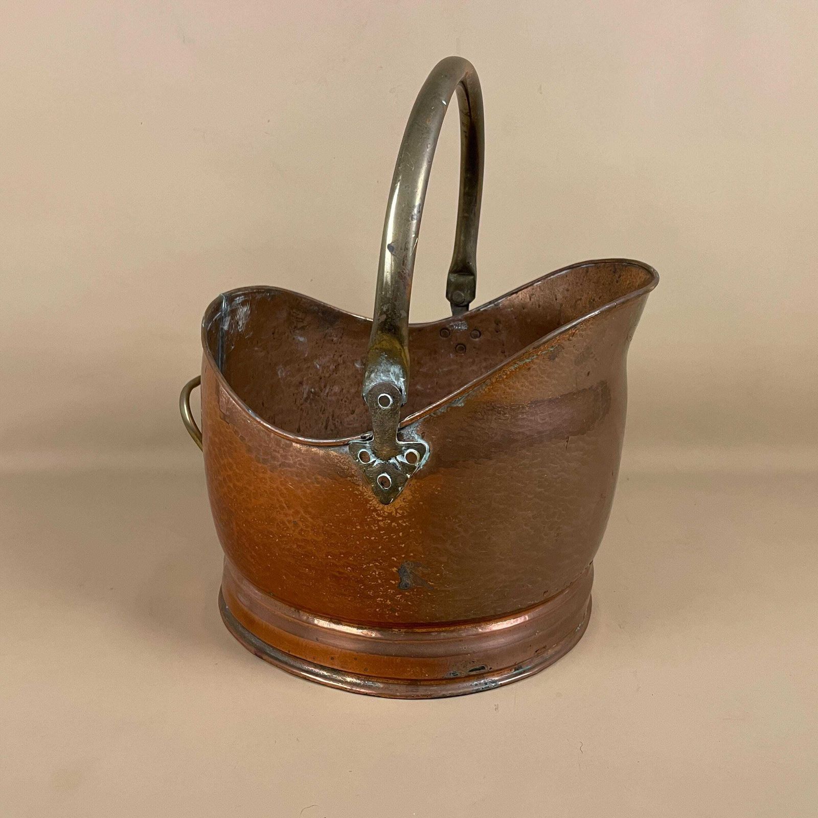 Antique Metal Copper Coal Bucket Handle Fireside Fire Side Scuttle Helmet Farmhouse Cottage Brass Gold Vintage Fireplace Hammered Pattern