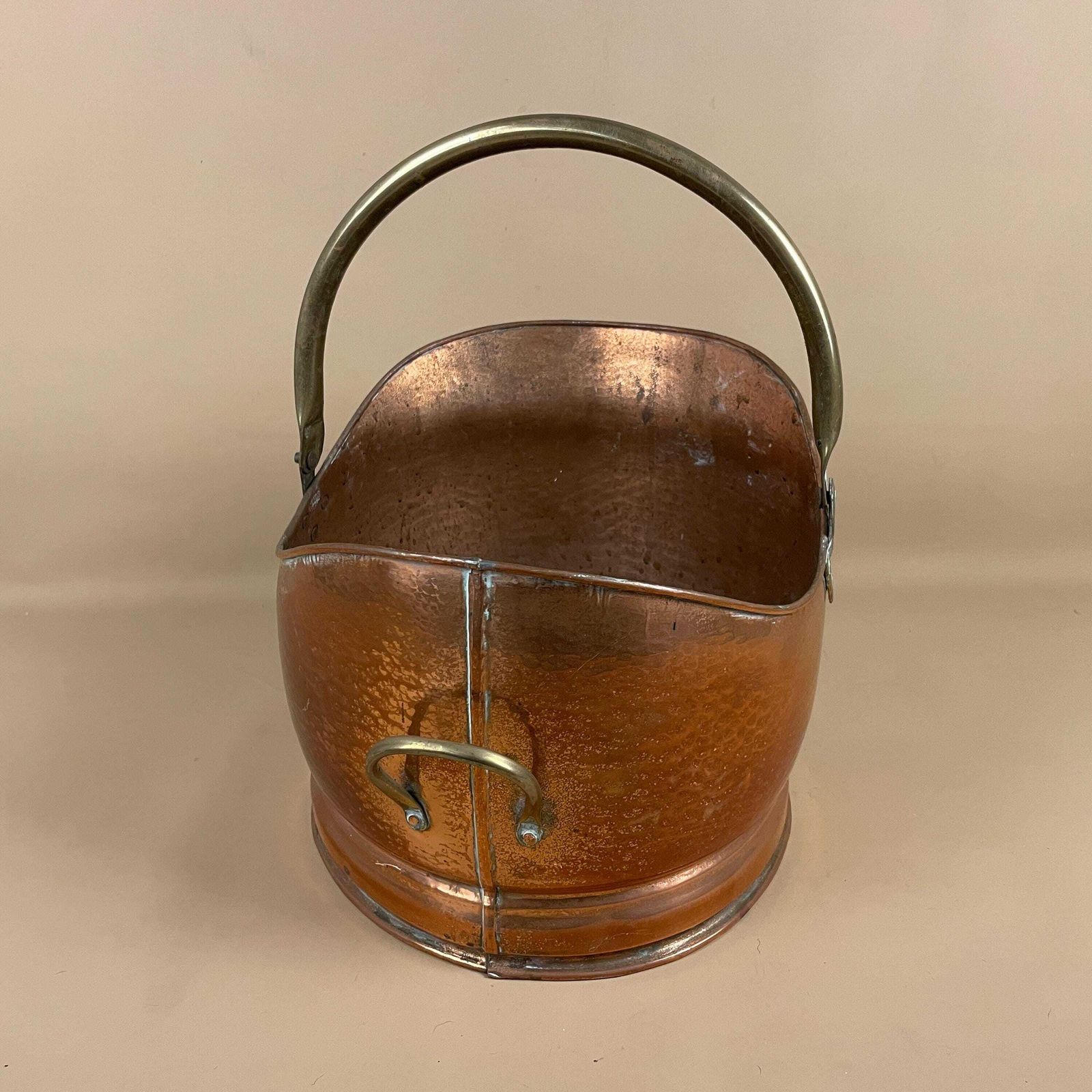 Antique Metal Copper Coal Bucket Handle Fireside Fire Side Scuttle Helmet Farmhouse Cottage Brass Gold Vintage Fireplace Hammered Pattern photo for sale
