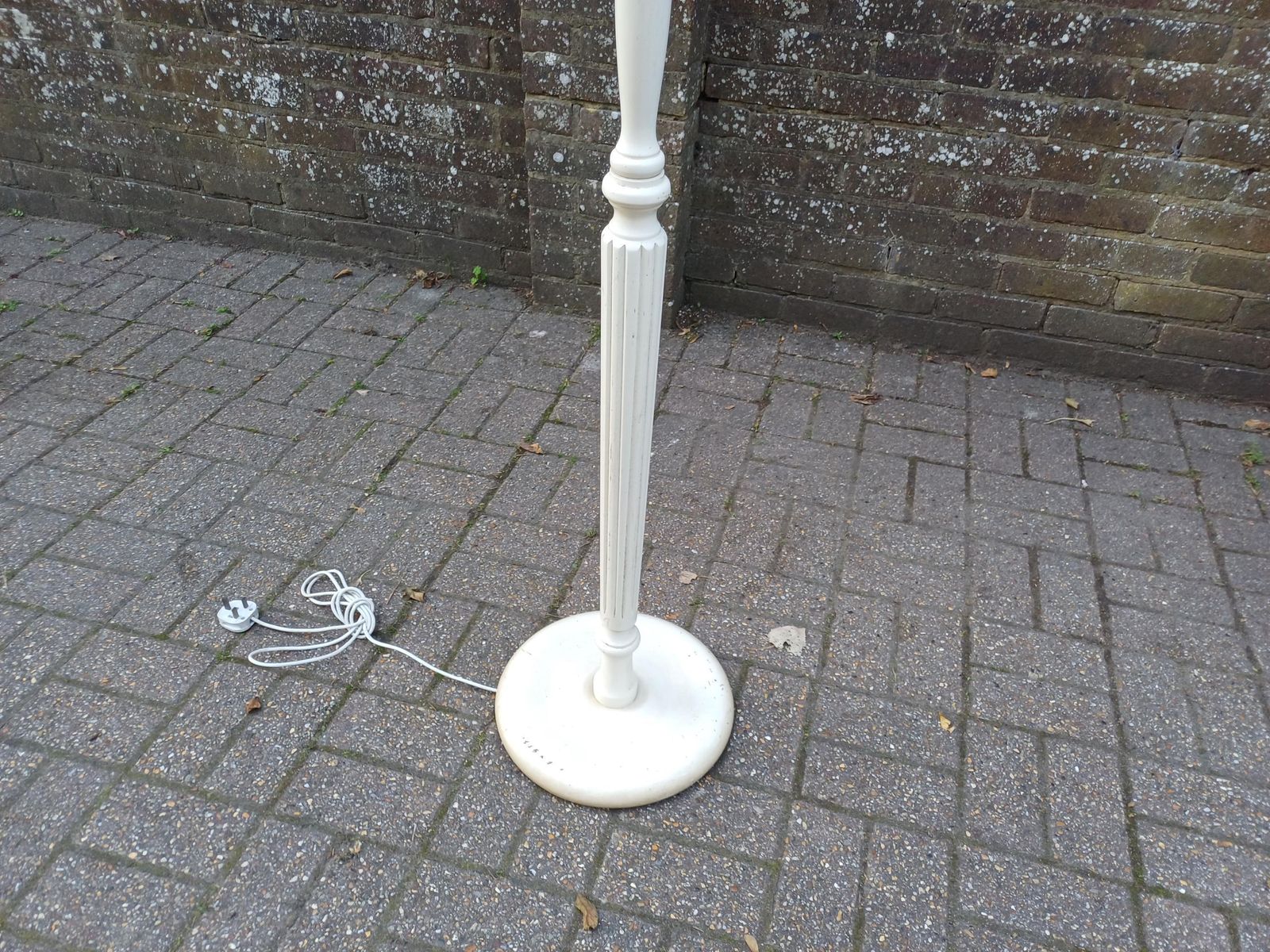 Vintage Painted Beech Floor Lamp – Mid Century Turned & Fluted Standard Lamp, Cream Shabby Chic Cottagecore Retro Home Lighting, Working photo for sale