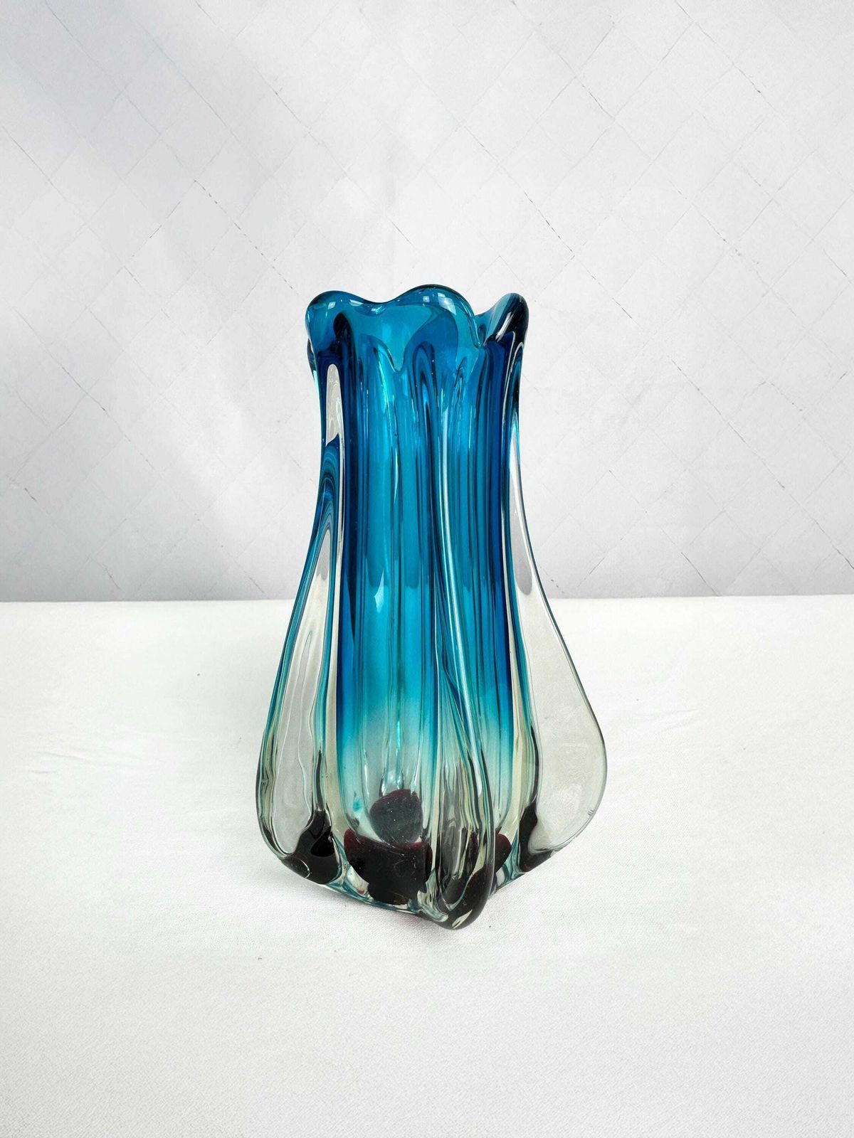 Stunning Chřibská Glassworks Sommerso Czech Art Glass Vase In Turquoise Blue And Deep Red