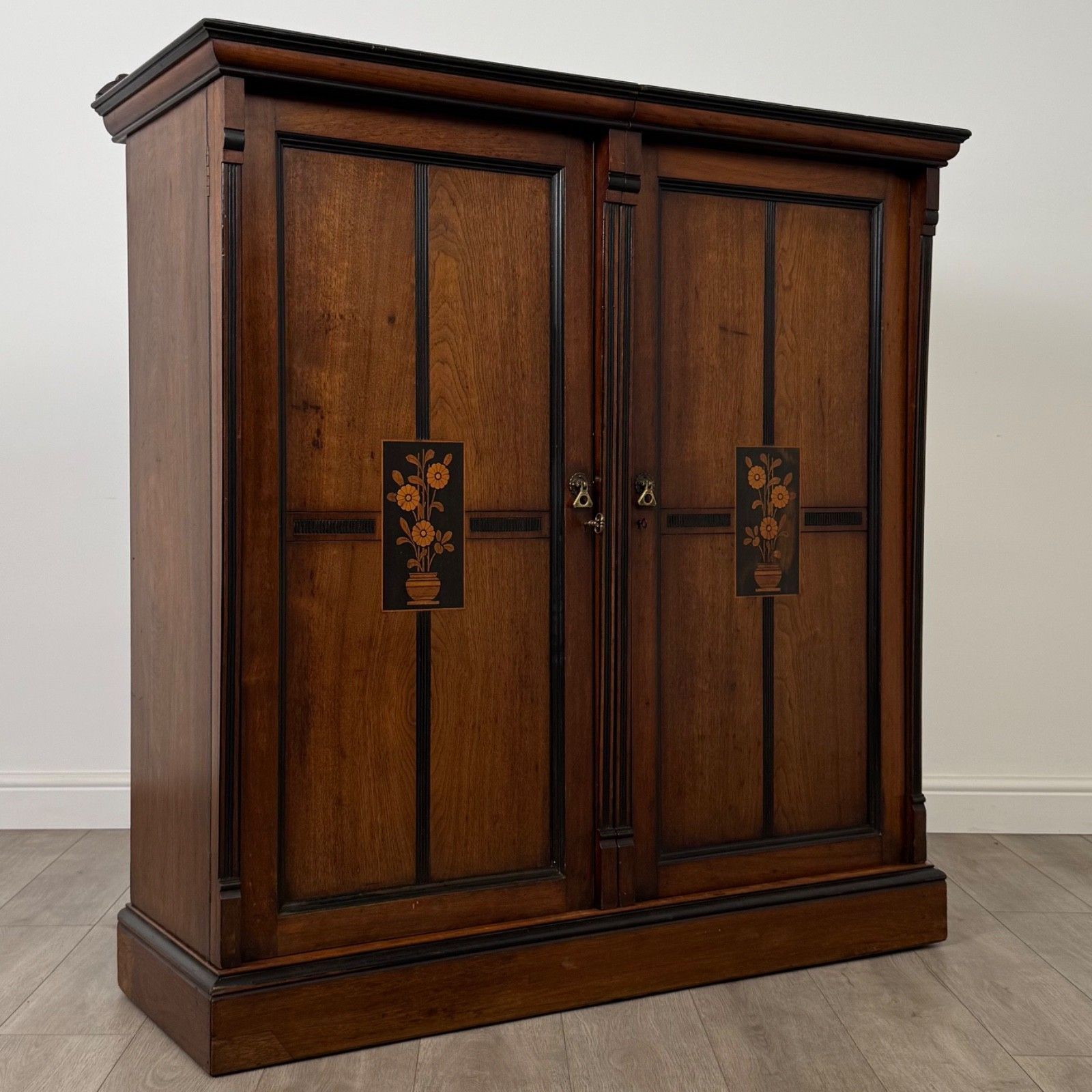photo furniture Antique 19th Century Fine Quality Arts & Crafts Cupboard
