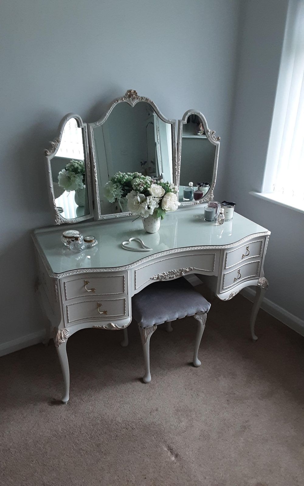 Olympus Louis Style Antoinette Dressing Table With Mirrors And Stool. photo furniture