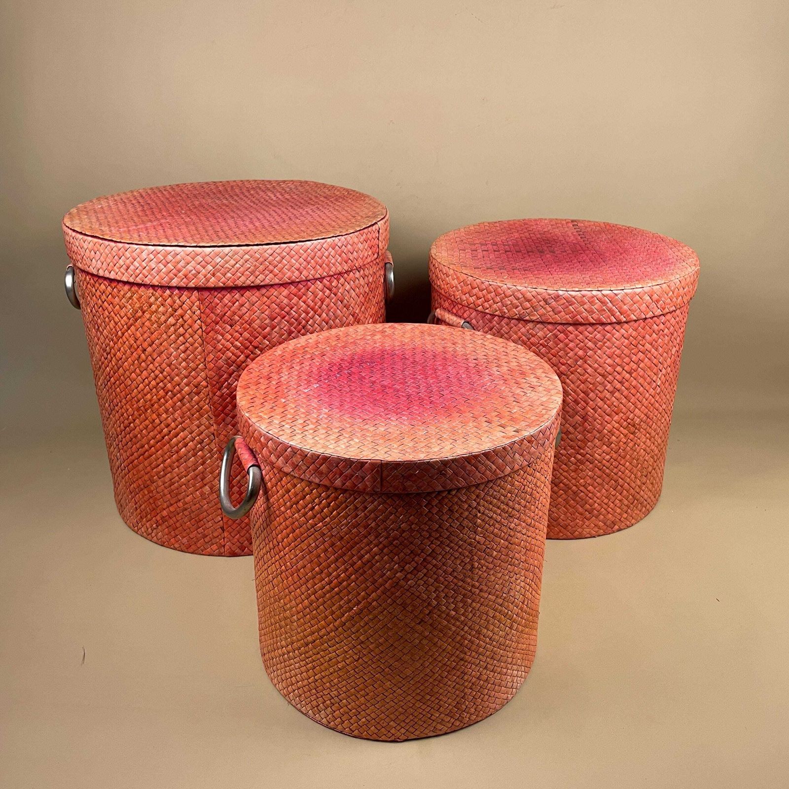 Set Of 3 Pink Vintage Round Baskets Woven Wicker Cylinder Storage Farmhouse Cottage Decor Laundry Cane Wood Lidded Lid Silver Handles Toys
