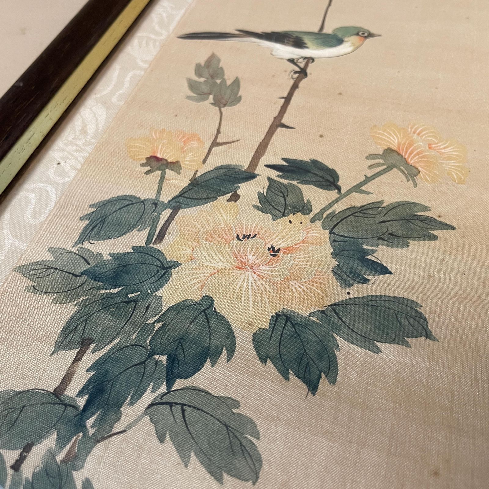 Vintage Chinese Silk Painting Bird On Chrysanthemums Framed Ink Watercolour Hand Painted Oriental Wall Art Asian Nature Decor Wood Frame photo vintage
