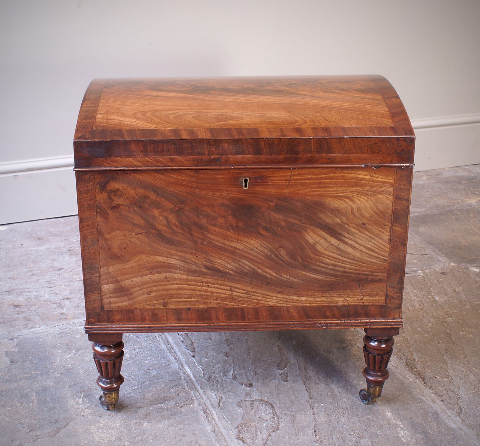 Early 19th Century Regency Mahogany Wine Cooler Cellarette. photo Home Decor