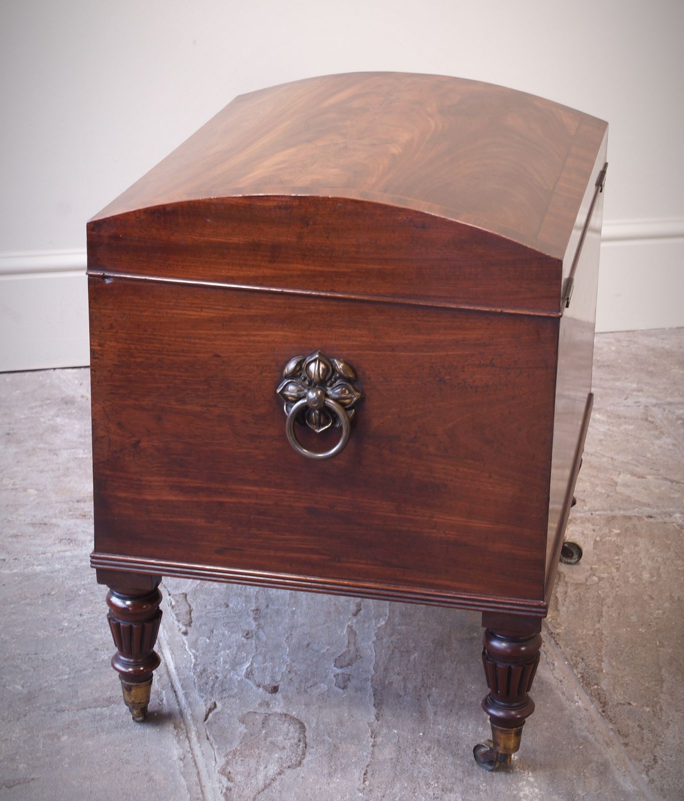Early 19th Century Regency Mahogany Wine Cooler Cellarette. photo buy