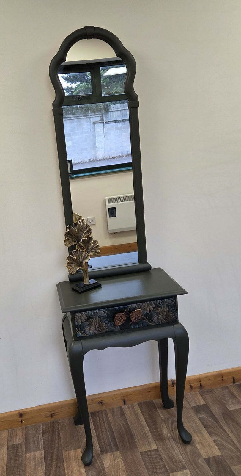 Queen Anne Legged Mirrored Hall Table photo furniture