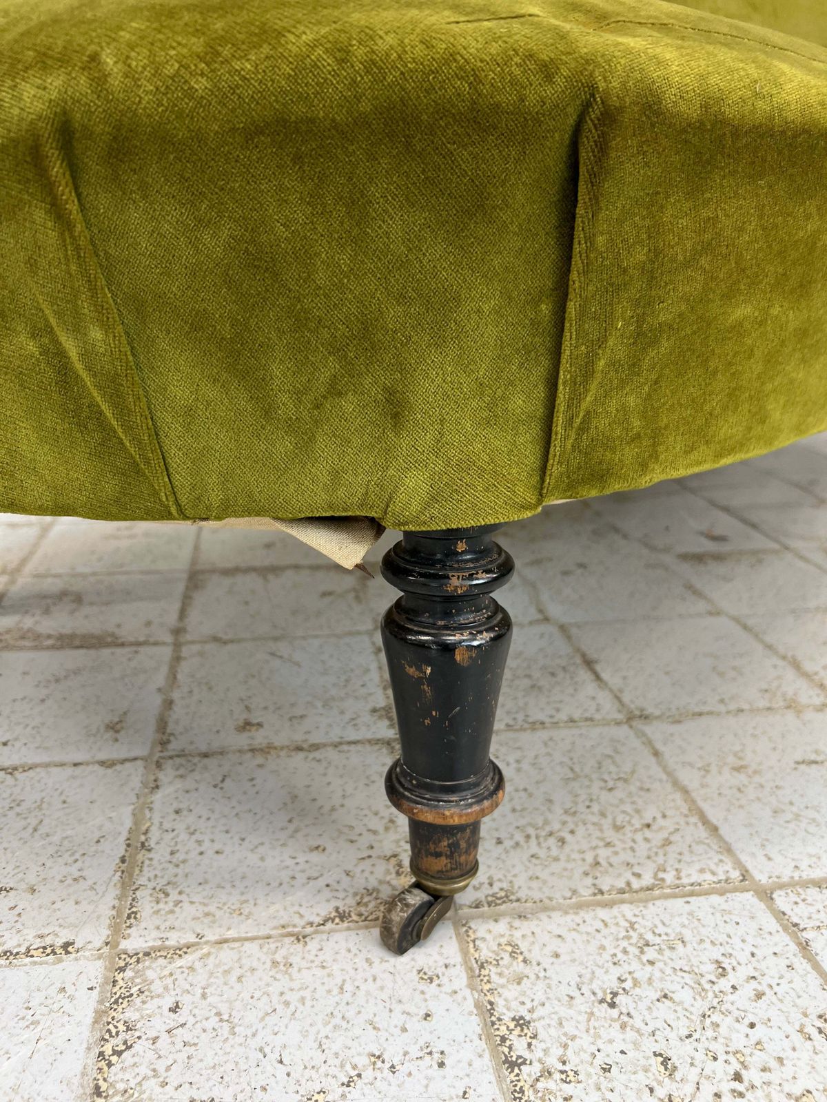 Napoleon III Moss Green Velvet Chaise Longue photo for sale